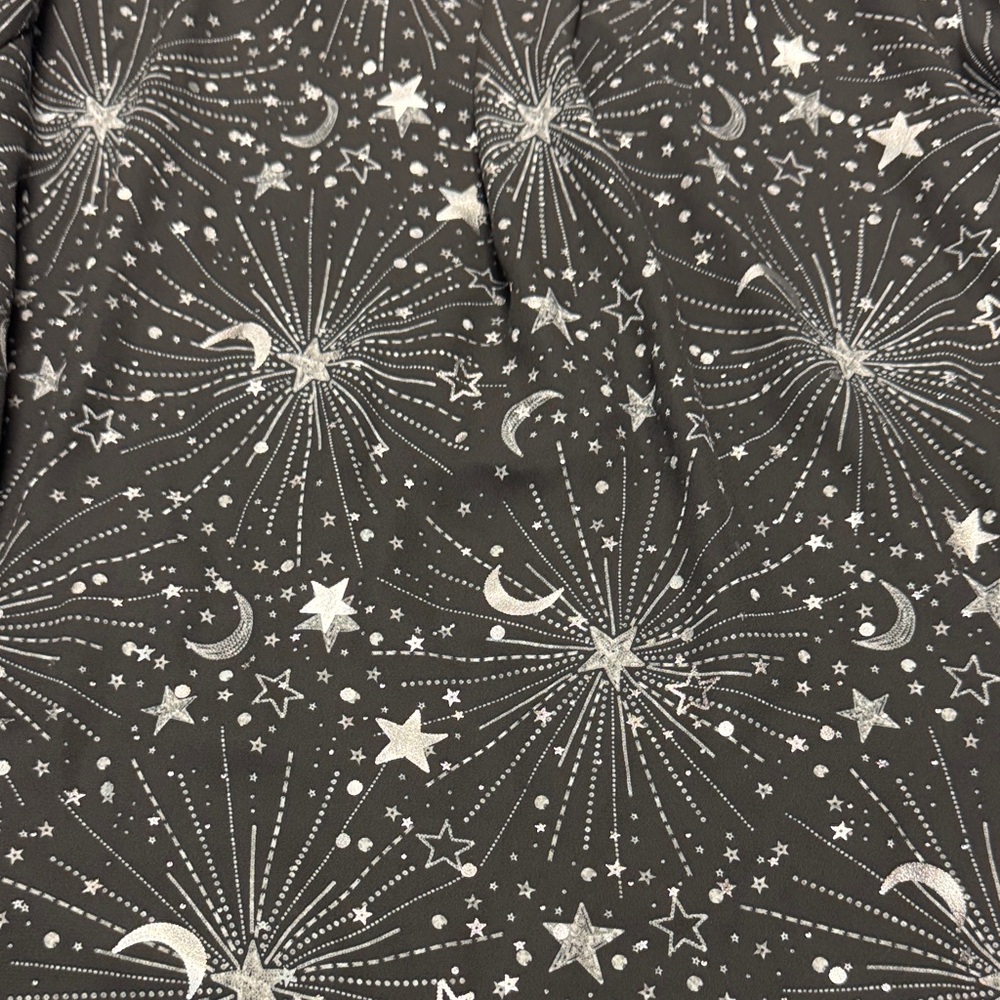 NEW Torrid Black and Silver star chiffon tunic roll-tab blouse size 1X(14-16) - Picture 11 of 14